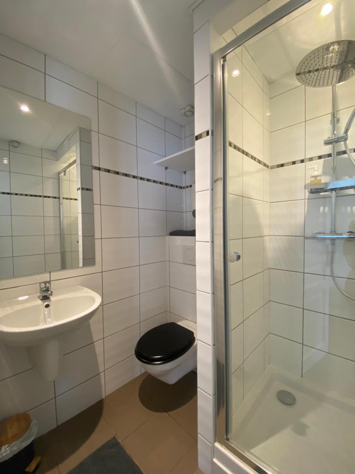 Chambre Privative Au Centre De Bourbourg - Proche Commodites Et Gare Стая снимка